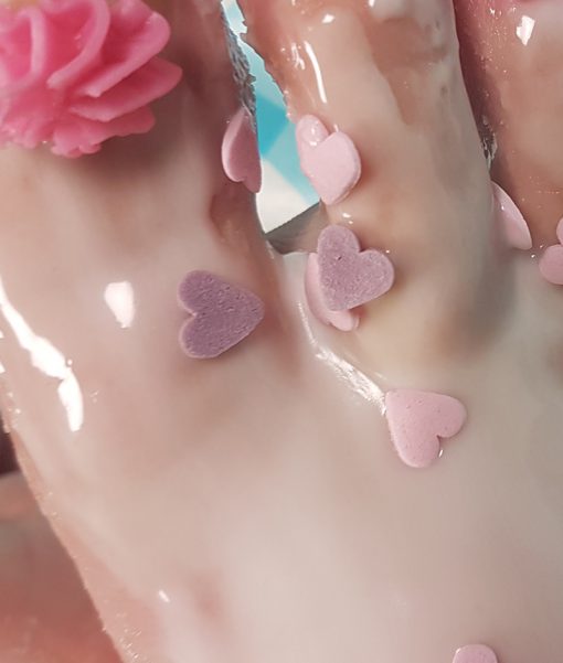Foto's - Glazuur voetjes met hartjes en roze topping