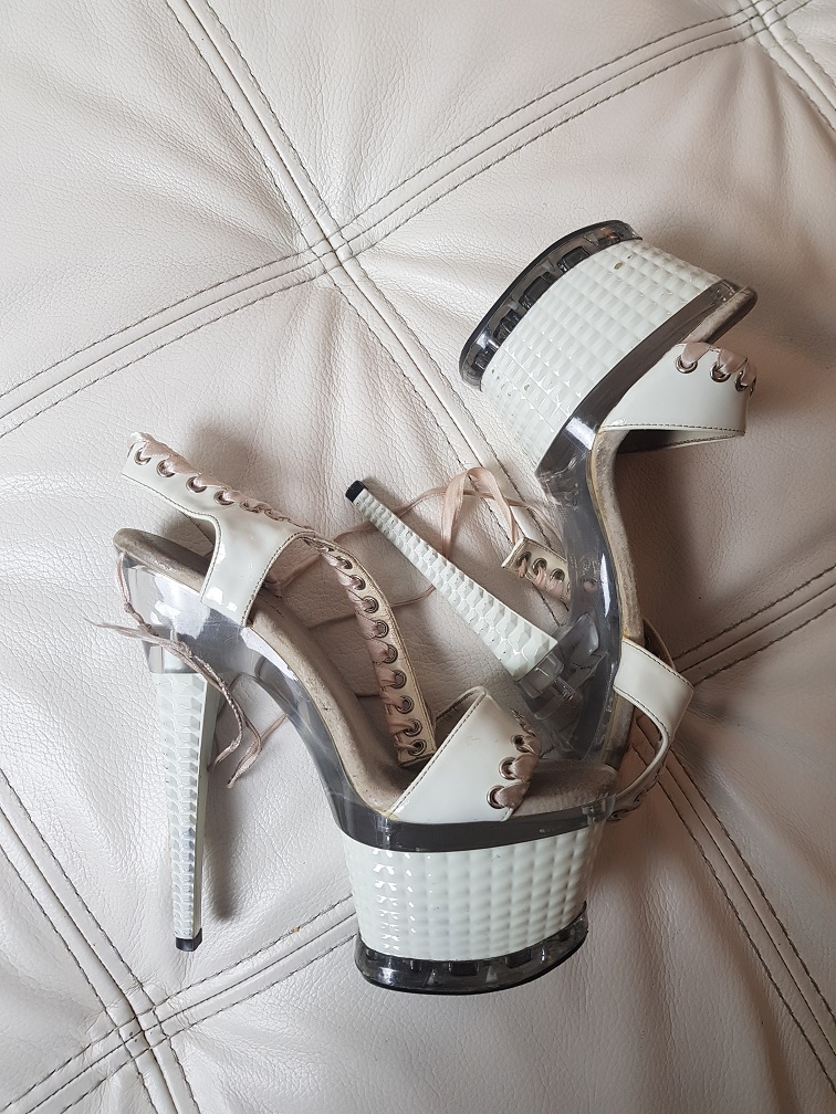 Witte pumps met ronde neus en naaldhak | Silhouette