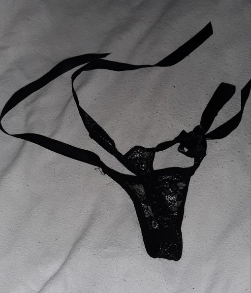 String met lange satijnen linten