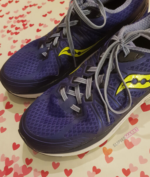 Gedragen blauwe hardloopschoenen - Afbeelding 2