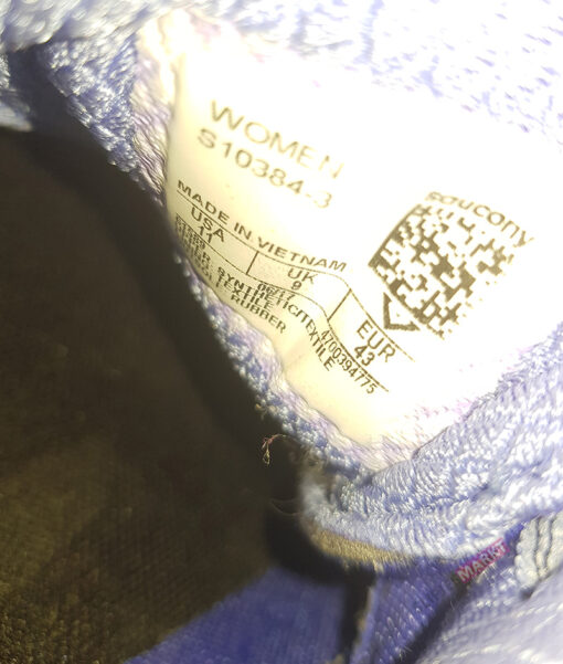Gedragen blauwe hardloopschoenen - Afbeelding 5