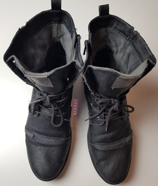 Gedragen schoenen (versleten)