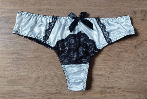 String met grote strik