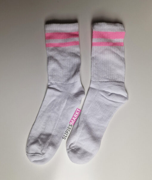 Dikke witte sokken met roze streepjes