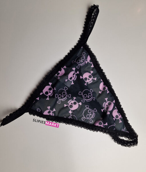 Stringetje met roze schedels