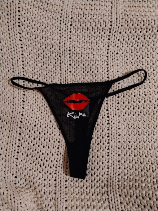 String kiss me