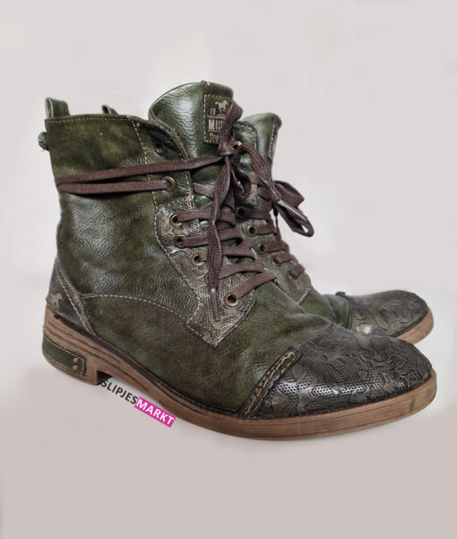 Afgedragen Mustang veterboots