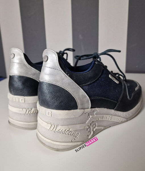 Mustang sneakers met sleehak - Afbeelding 2