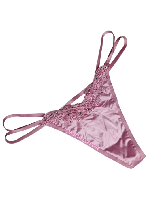 Roze satijnen stringetje
