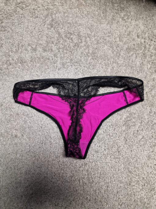 Roze string met zwart kant - Afbeelding 2