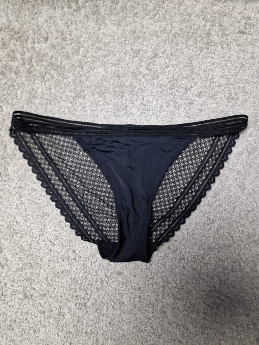 Zwart zacht tanga slipje