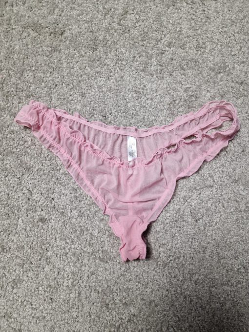 Vaak gedragen roze doorschijnende string