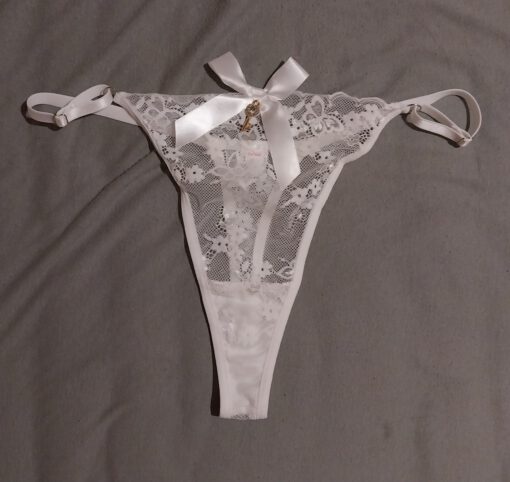 Witte kanten string