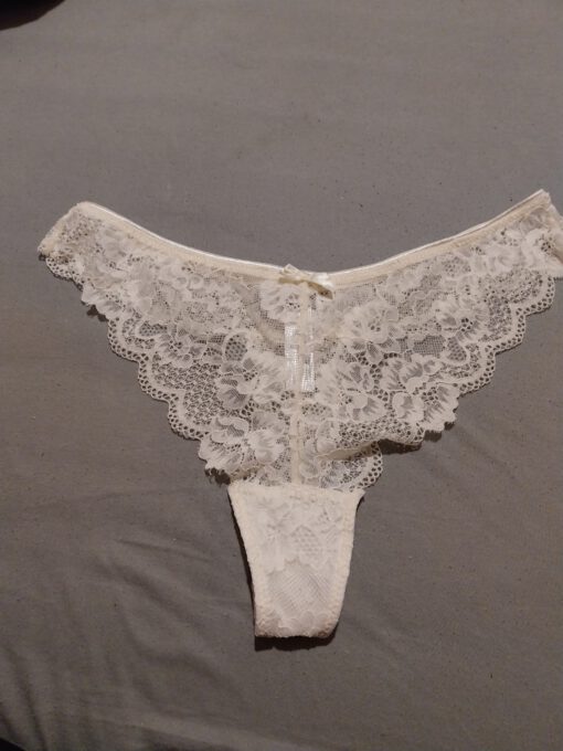 Witte kanten string