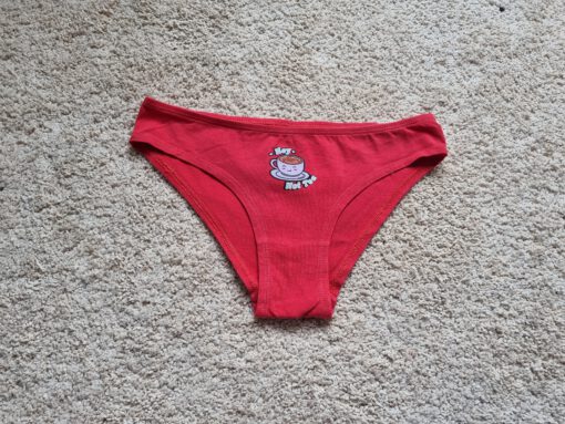 Rood slipje kopje thee
