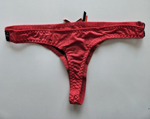Rode string met strikje - Afbeelding 2