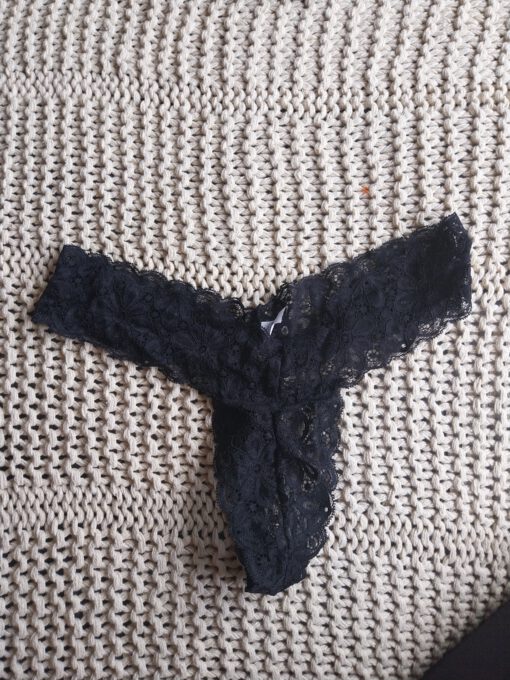Zwarte kanten string