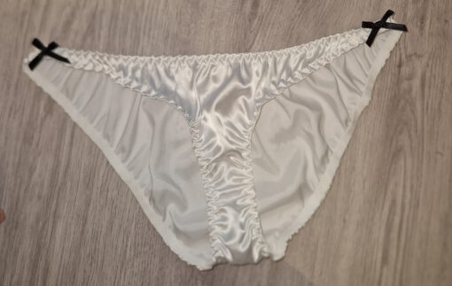 Satijnen slip met strikjes