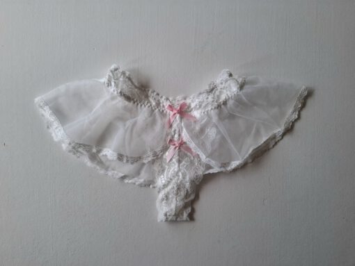 Witte rokjesachtige string