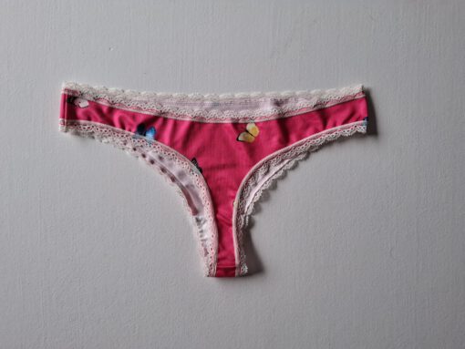 Roze vlindertjes string - Afbeelding 2