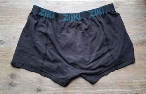 Zwarte boxer met vieze plekken - Afbeelding 2