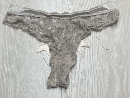 Veel gedragen kanten string
