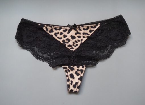 Panterprint met zwart kanten string