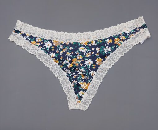 Bloemetjes string met kant