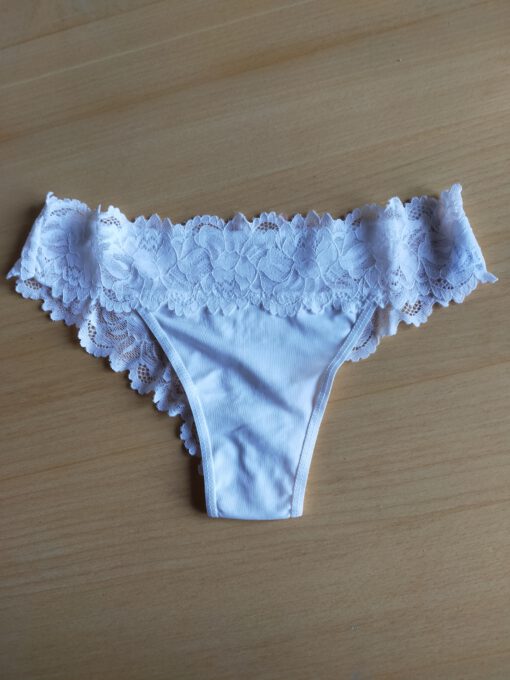 Witte Brazilian met kant