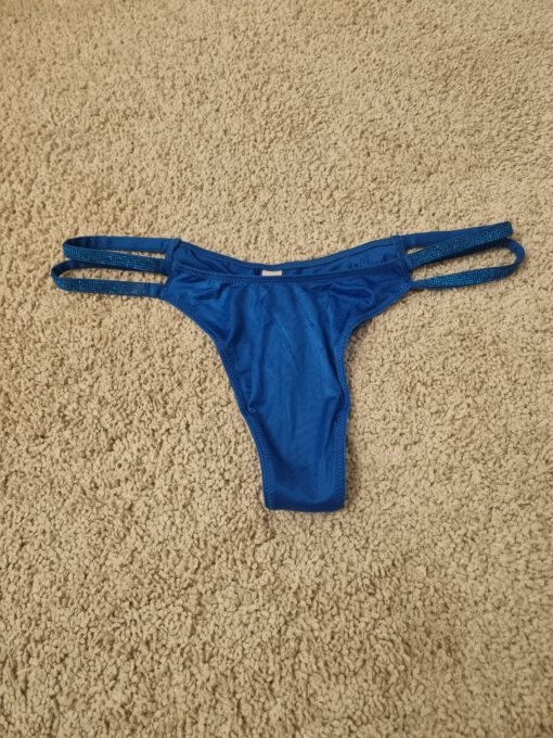 Donker blauwe string met rhinestones