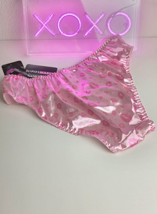 Valentine's - Roze satijnen slipje met kuslipjes - Afbeelding 3