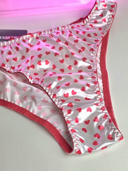 Valentine's - Wit satijnen slipje met hartjes - Afbeelding 2