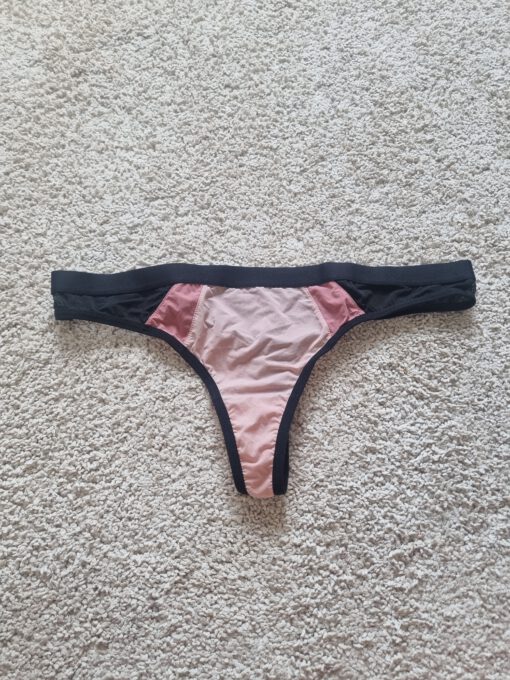 Zwart roze string