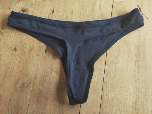 Zwarte string met tekst - Afbeelding 2