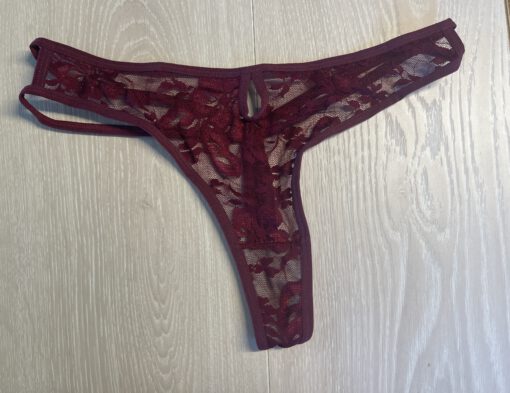 Bordeauxrode string