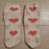 Zachte, warme, witte sokken met roze hartjes