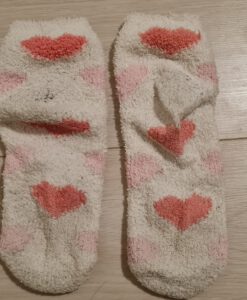 Zachte, warme, witte sokken met roze hartjes
