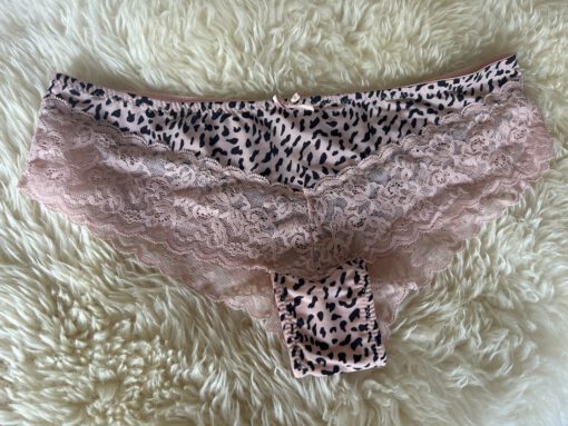 Roze met dierenprint hipster