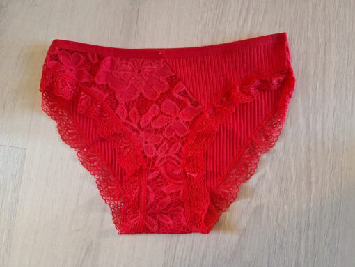 Rode gedragen slip
