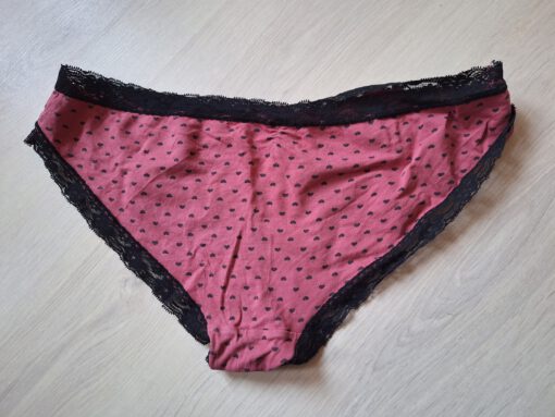 Gedragen roze slipje met hartjes - Afbeelding 2