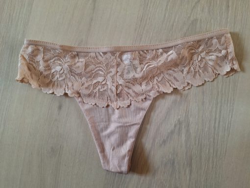 Lichtroze gedragen string
