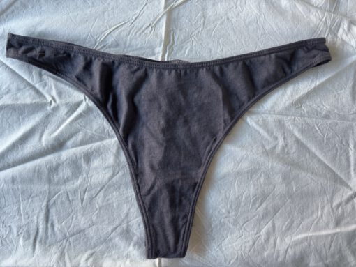 Grijze string