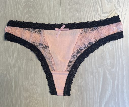 Roze katoenen string met zwart