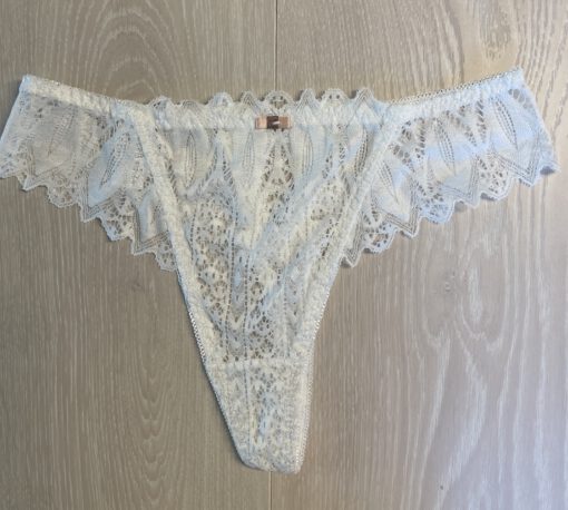 Luxe witte kanten string