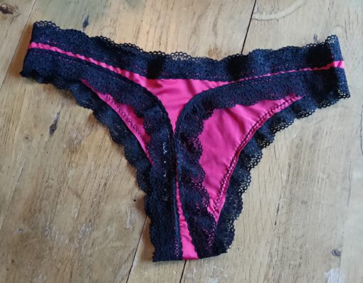Roze string met kant - Afbeelding 2