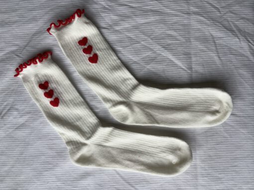 Witte sokken met hartjes