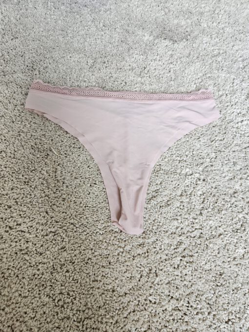 Licht roze slipje