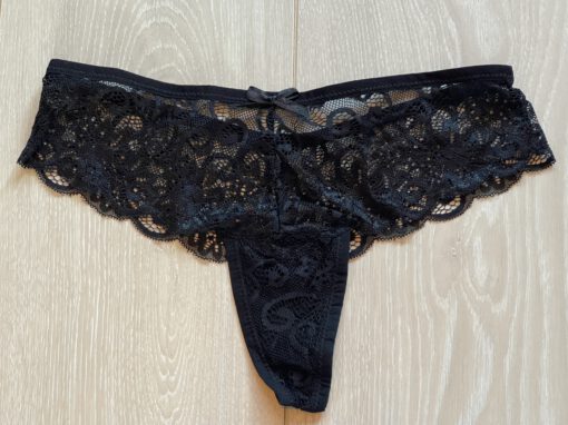 Zwarte kanten string