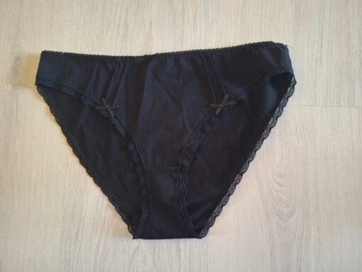 Gedragen slipje met strikjes