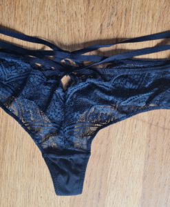 Zwarte string met kant